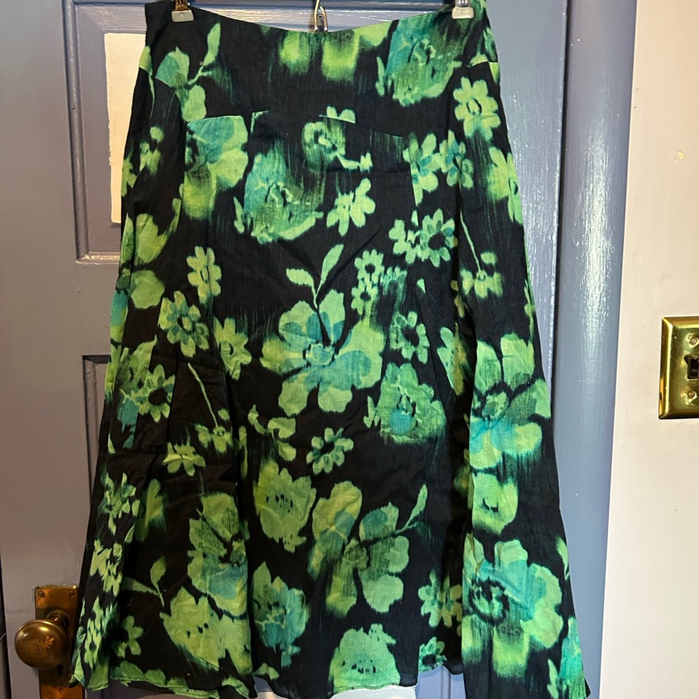 Jones New York Signature size 4 floral skirt
